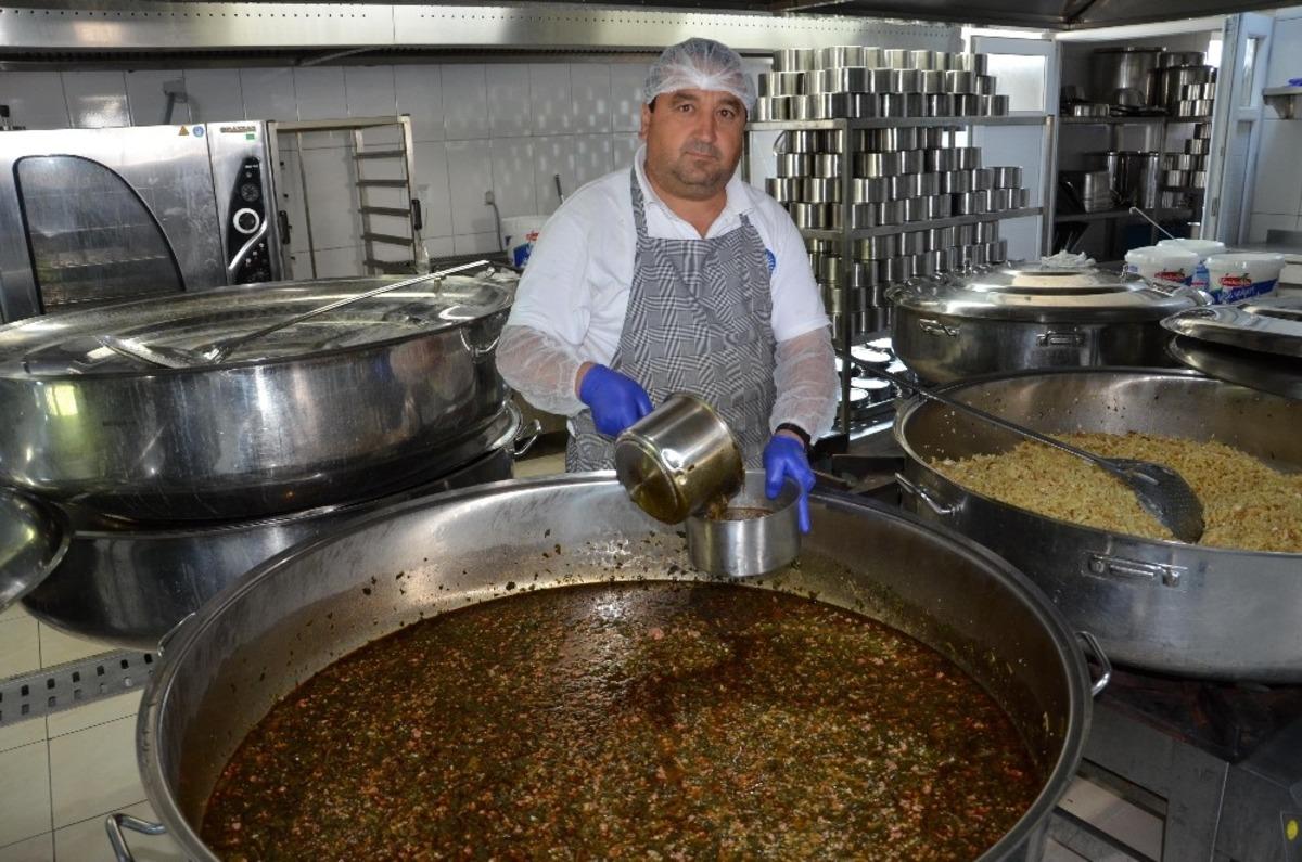 B&uuml;y&uuml;kşehir aşevleri 595 bin kişilik yemek yardımı yaptı