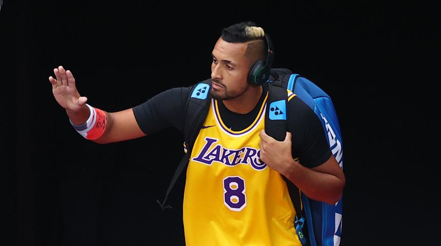 Nick Kyrgios, Kobe Bryant formasıyla korta &ccedil;ıktı
