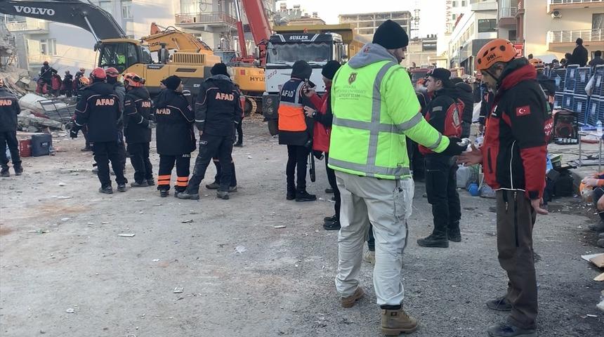 Arama kurtarma ekiplerinin "iyilik meleği" oldular