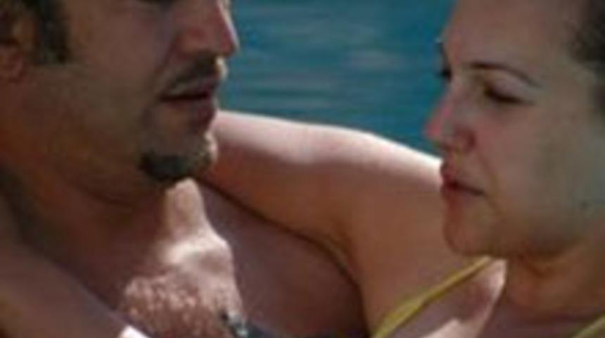 Eski Aşkla Havuz Sefası