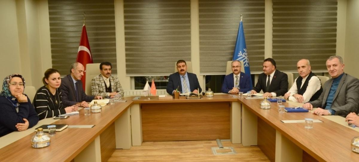 Paland&ouml;ken&rsquo;de &lsquo;iletişim&rsquo; g&uuml;ndemi