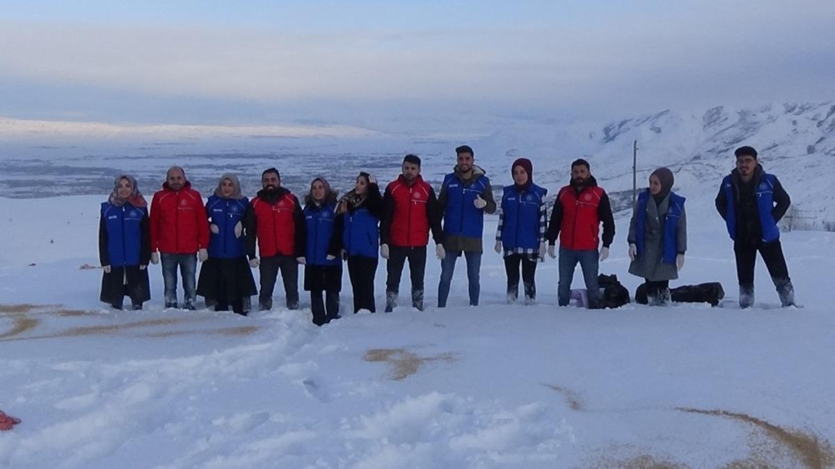 Gen&ccedil;lik liderleri ve g&ouml;n&uuml;ll&uuml; gen&ccedil;ler doğaya yem bıraktı
