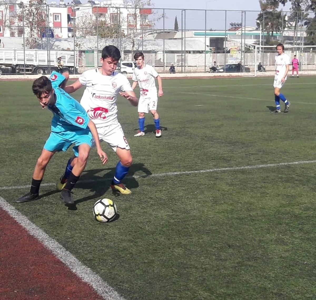 Depremzedeler i&ccedil;in saygı duruşu