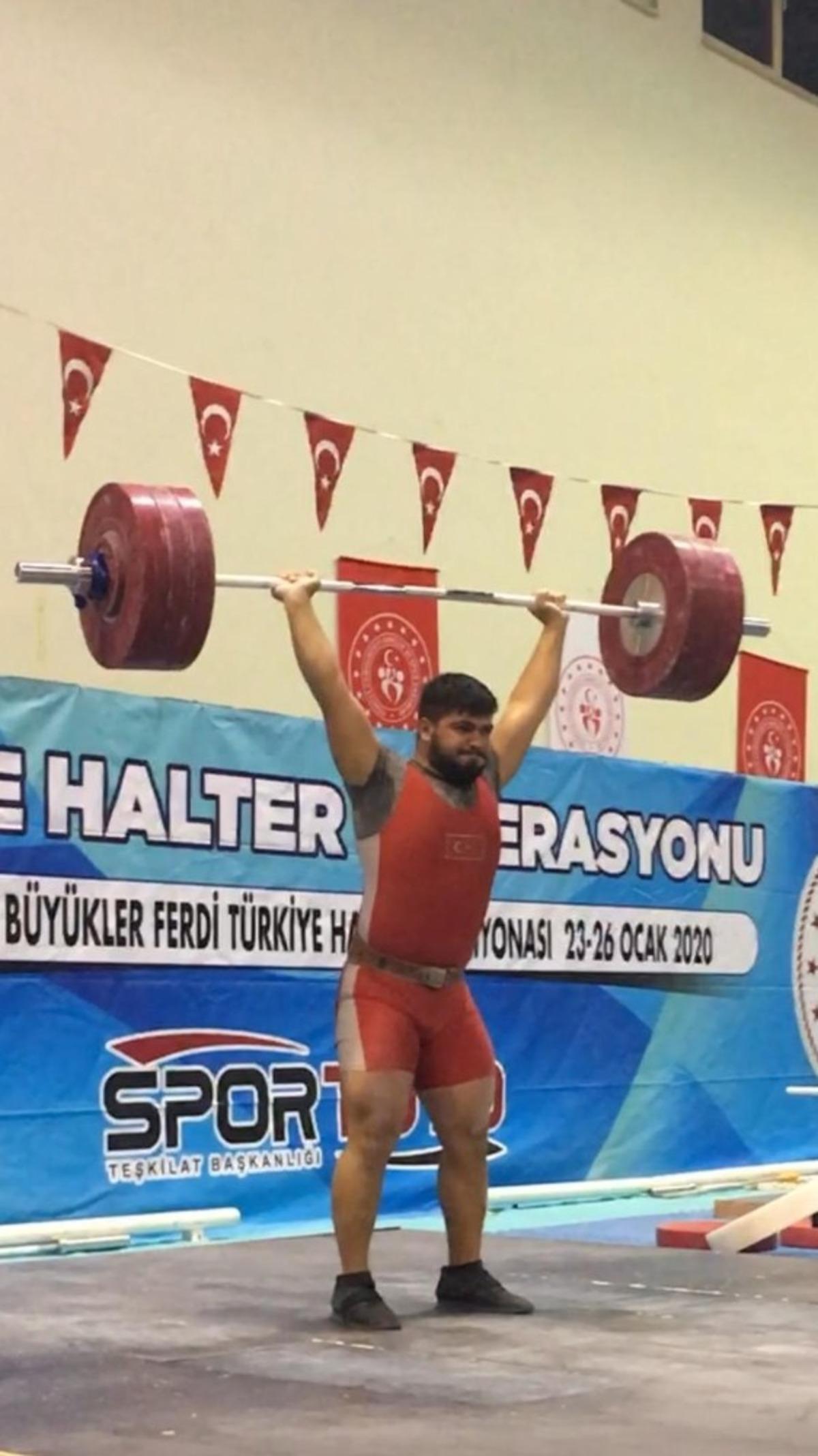 Denizlili halterci 3 ayrı kategoride Gen&ccedil;ler T&uuml;rkiye rekoru kırdı