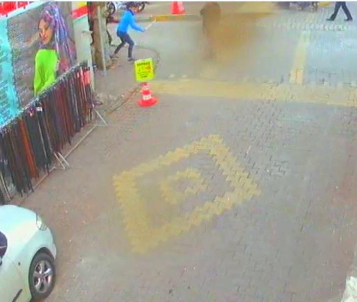 Adıyaman'da şoke eden kavga görüntüsü! Döner bıçağıyla kovaladı G2