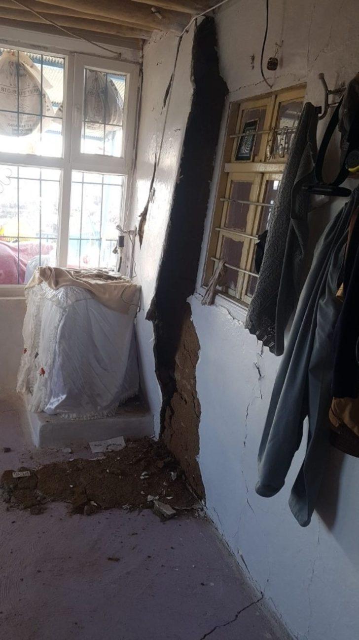 Elazığ depremi Diyarbakır'ı da vurdu... Yıkılan evde yaşamaya devam ediyorlar G3