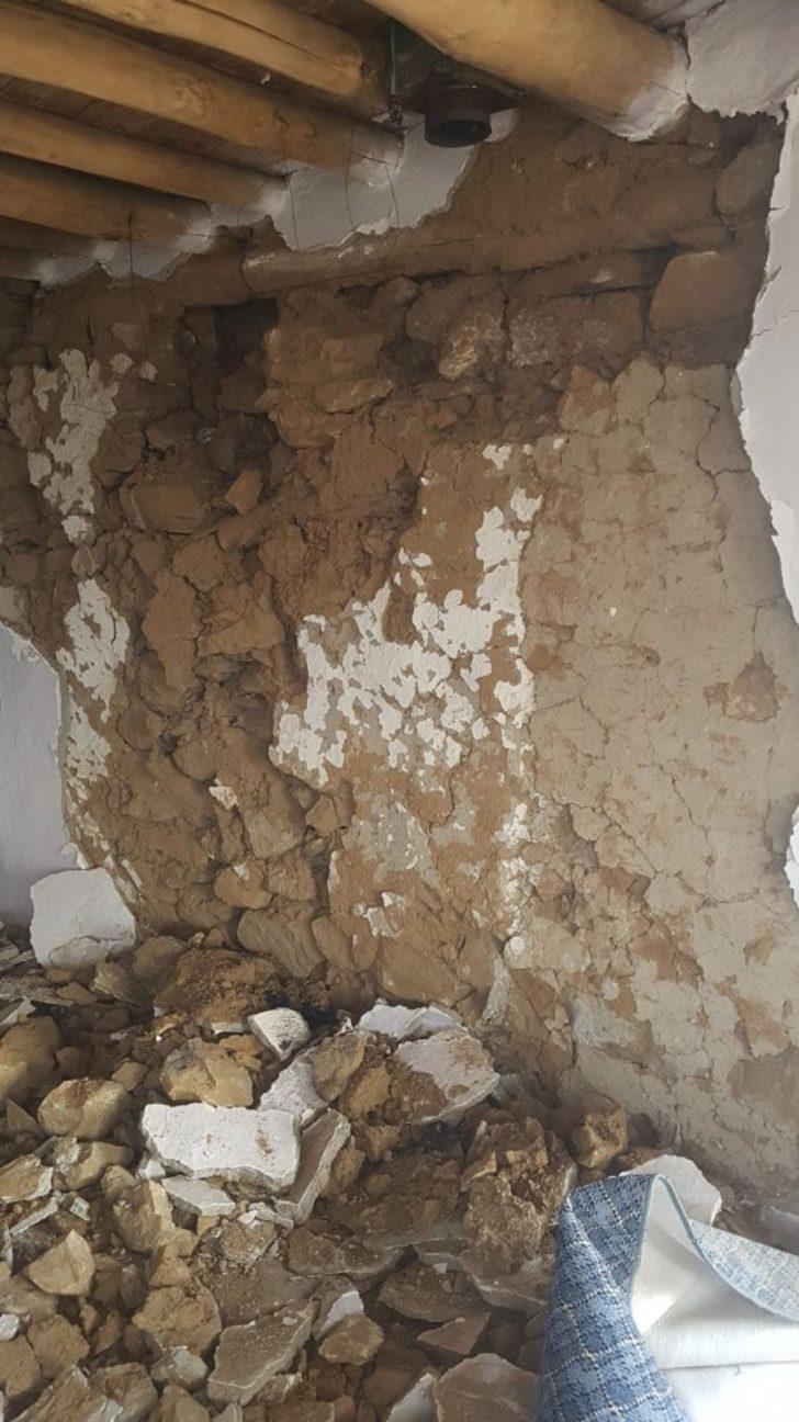 Elazığ depremi Diyarbakır'ı da vurdu... Yıkılan evde yaşamaya devam ediyorlar G4