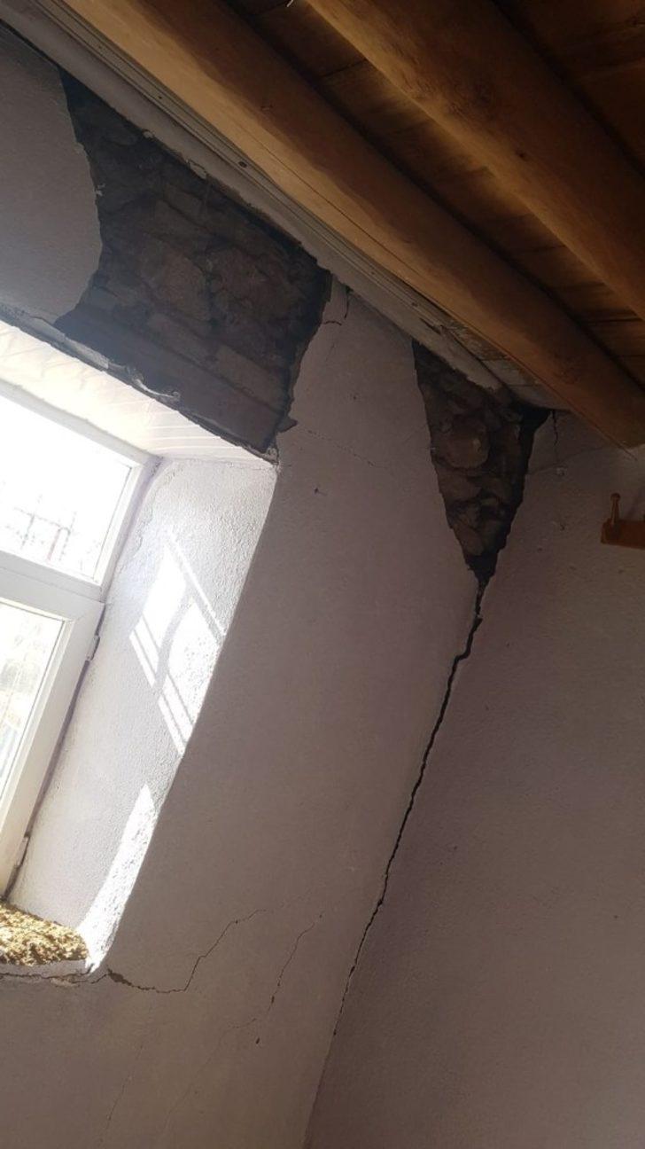 Elazığ depremi Diyarbakır'ı da vurdu... Yıkılan evde yaşamaya devam ediyorlar G5