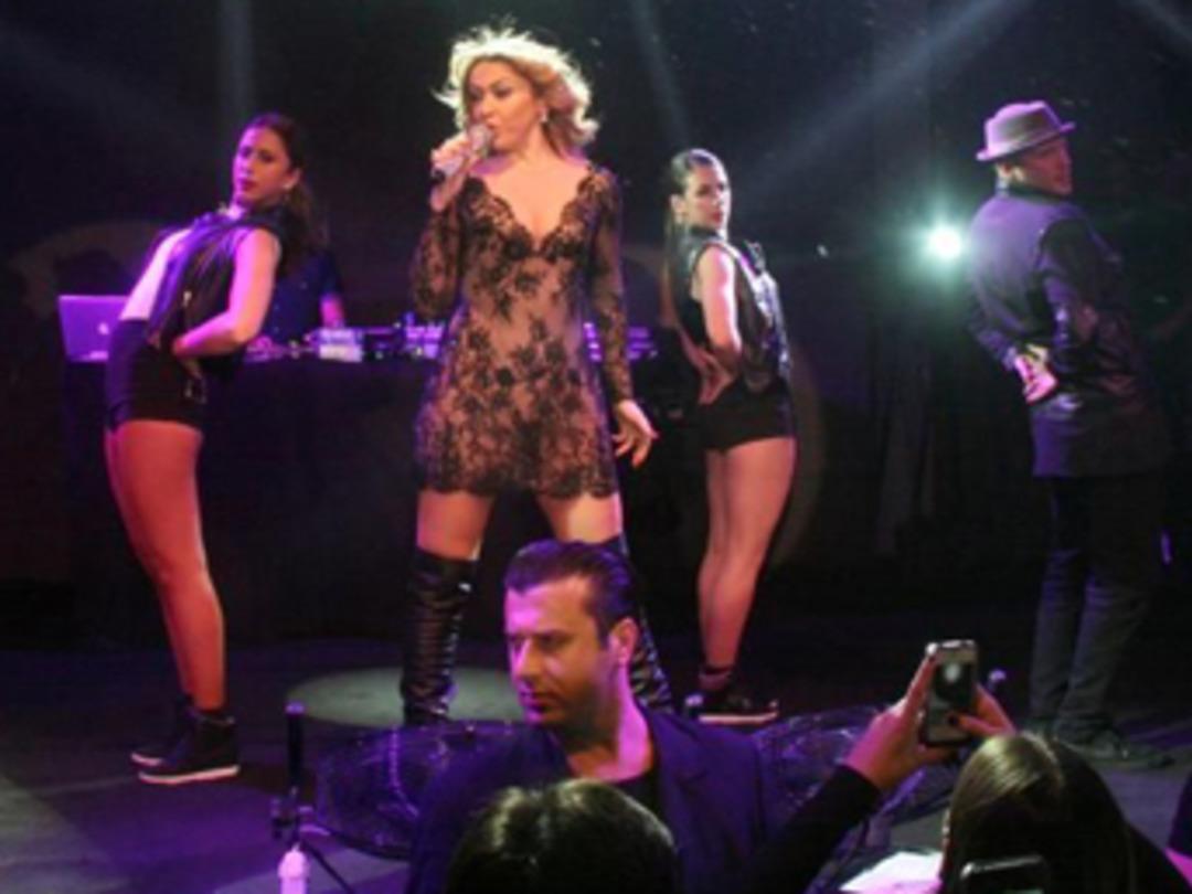 Beyaz cennette Hadise