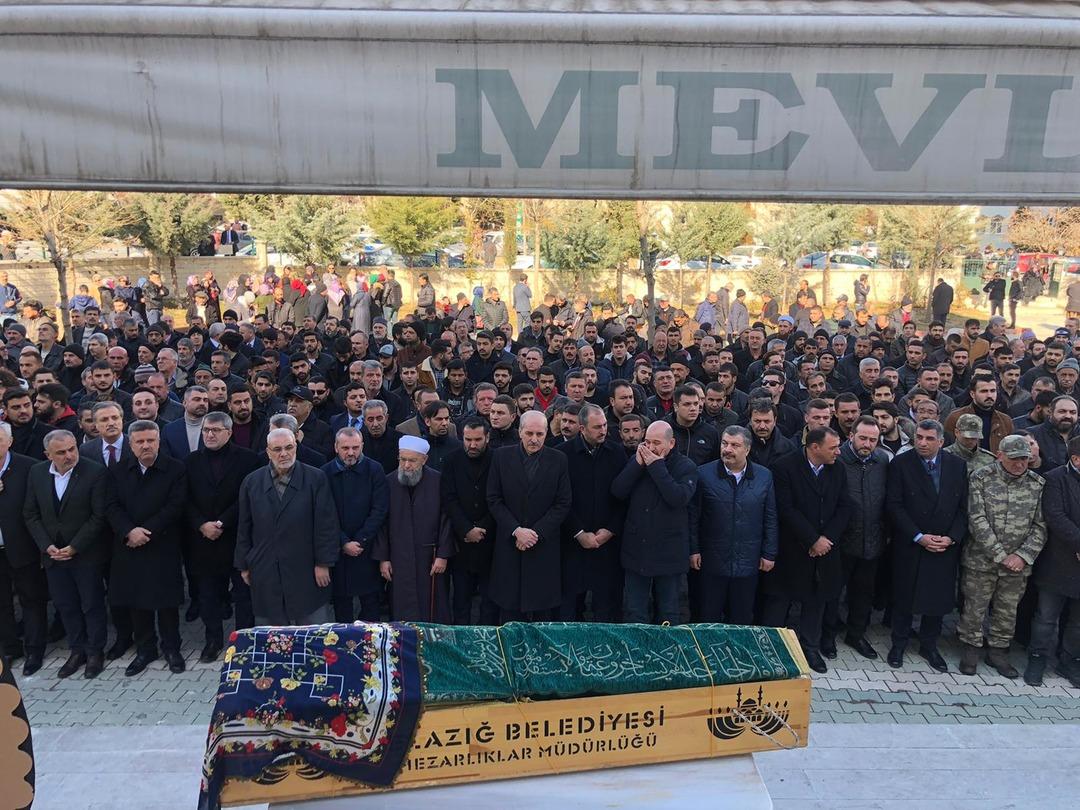 Elazığ'daki depremde enkaz altında kalan 6 kişi, toprağa verildi