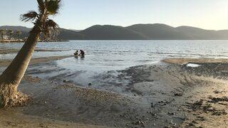 Muğla Akyaka sahilinde depremlerin ardından korkutan görüntü!