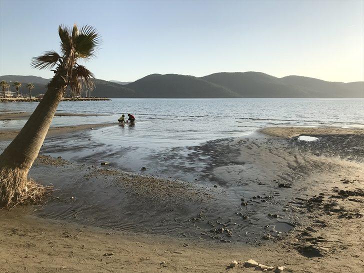 Muğla Akyaka sahilinde depremlerin ardından korkutan görüntü! G1
