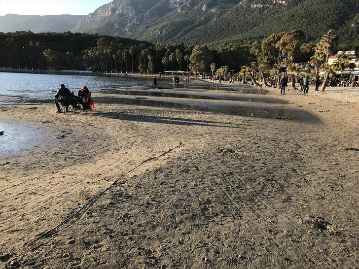 Muğla Akyaka sahilinde depremlerin ardından korkutan görüntü! G3