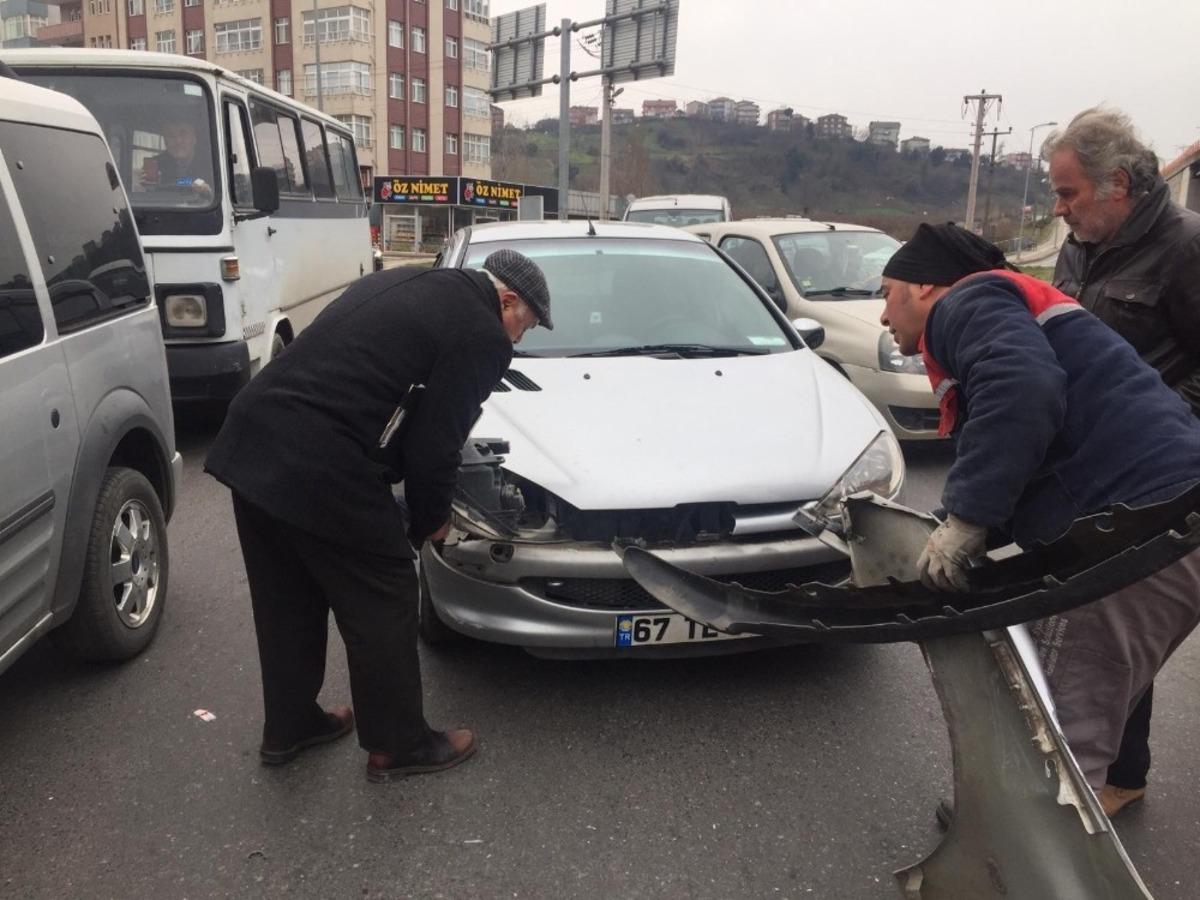 Otomobil tıra arkadan &ccedil;arptı