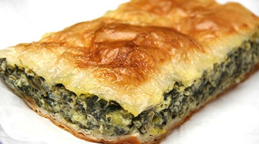 Sahurun vazgeçilmezi olacak! Ispanaklı tepsi böreği tarifi