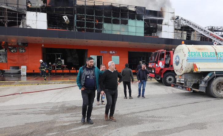 İş yerleri yanan kardeşler o anları gözyaşlarıyla izledi G2