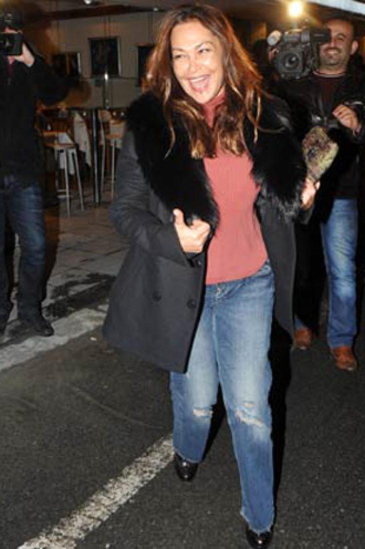 Fal baktırıp, rakiplerine taş attı G2