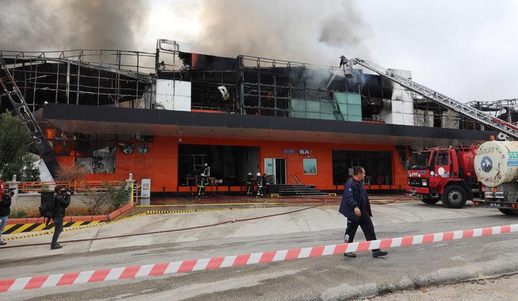 İş yerleri yanan kardeşler o anları gözyaşlarıyla izledi G4