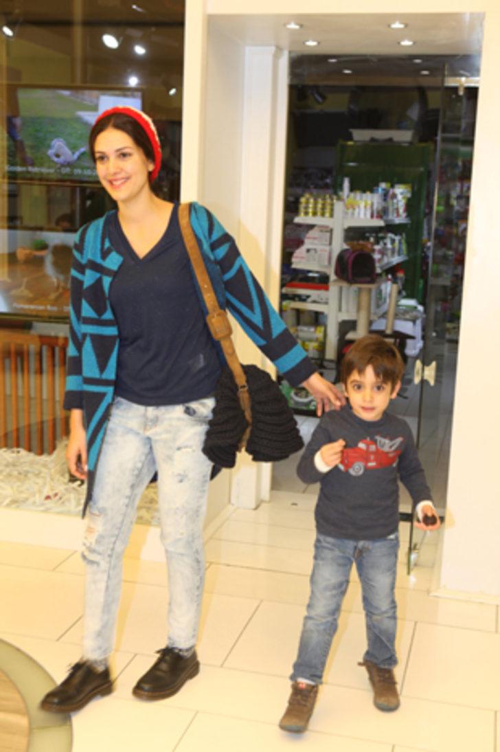 Bergüzar Korel oğlunun ısrarına dayanamadı G3