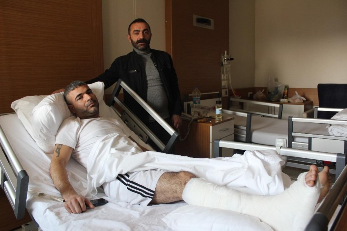Depremde panikle aşağıya atladı, bacağı ve kal&ccedil;a kemiği kırıldı