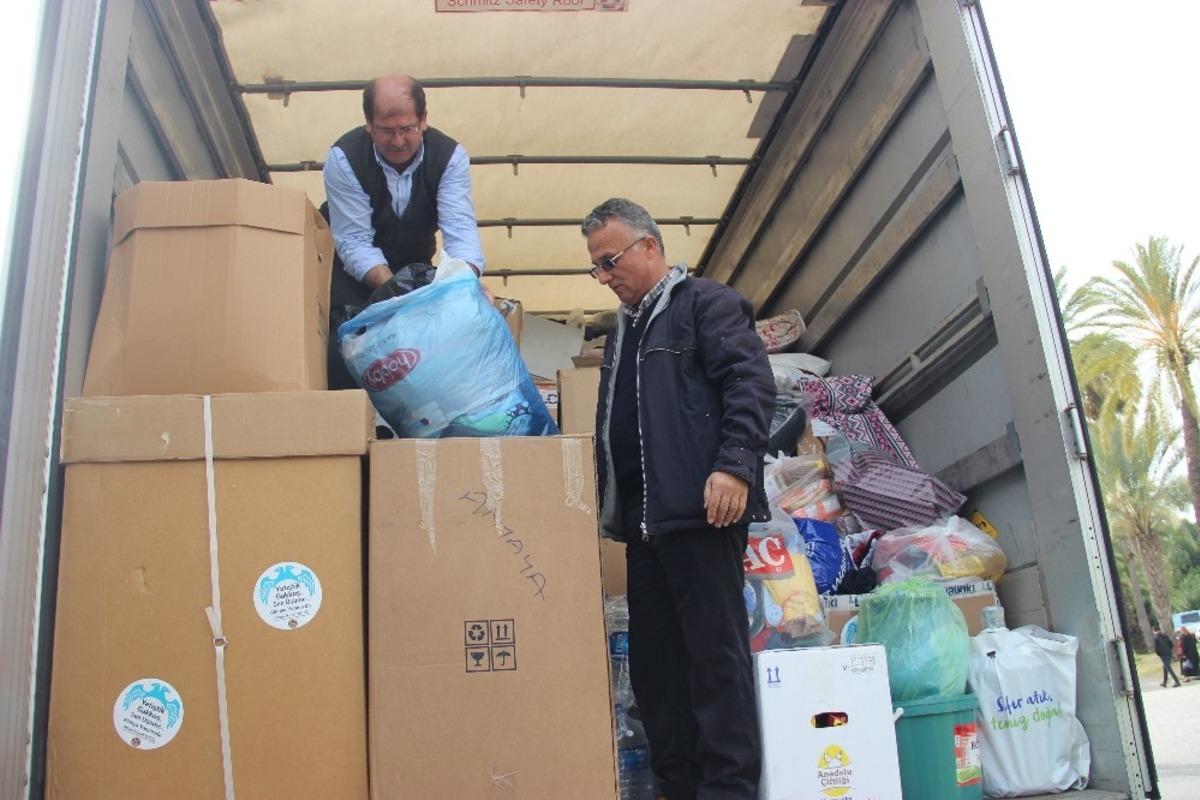 Elazığ&rsquo;daki depremzedeler i&ccedil;in Alanya&rsquo;dan 2 tır yola &ccedil;ıktı