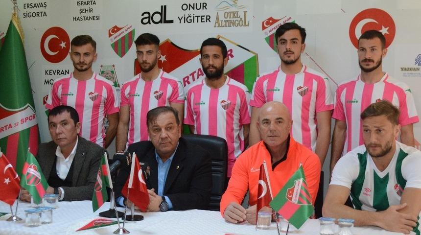 Isparta 32 Spor Yönetimi: "Masa başı oyunlar varsa, o oyunları bozup masayı da başlarına yıkarız"