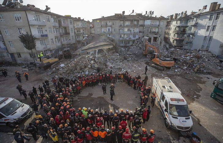 Elazığ'da arama kurtarma ekiplerinden duygusal tören! G1