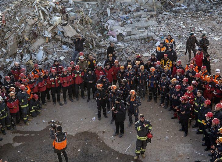 Elazığ'da arama kurtarma ekiplerinden duygusal tören! G3