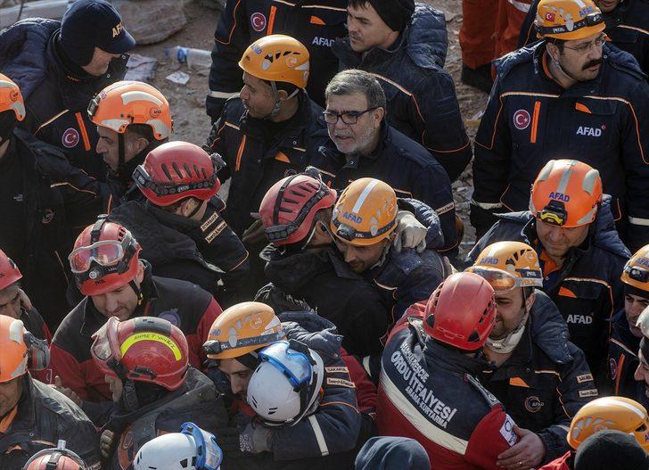 Elazığ'da arama kurtarma ekiplerinden duygusal tören! G4