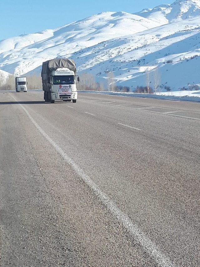 İpekyolu Belediyesinin yardım tırı yola çıktı