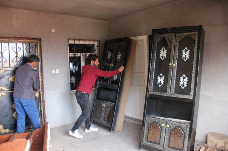 Adıyaman’da deprem sonrası oluşan dev çatlaklar korkutuyor G4