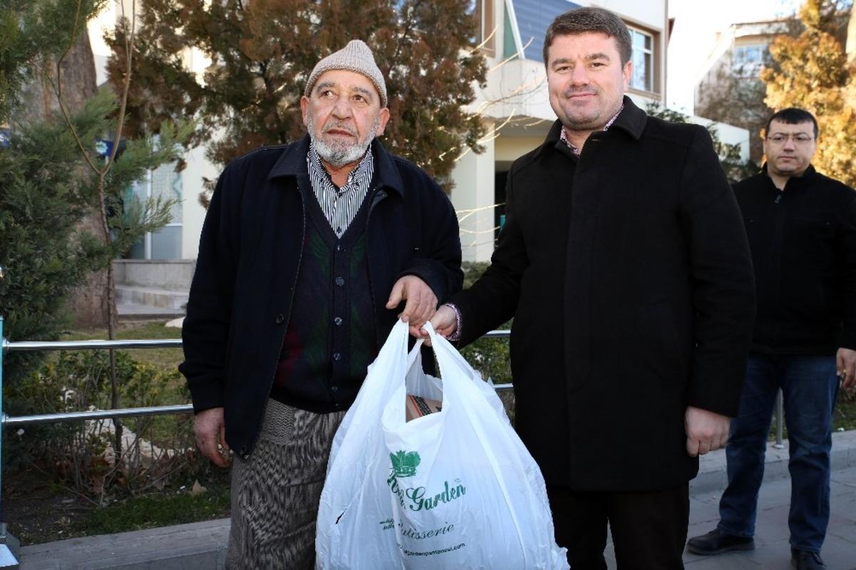 Aksaray Başkan Din&ccedil;er&rsquo;in &ccedil;ağrısı ile Elazığ i&ccedil;in tek y&uuml;rek oldu