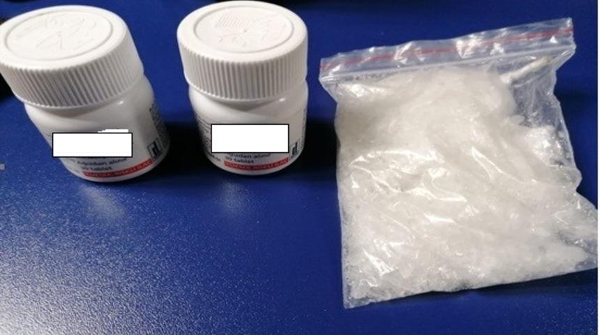 Uyuşturucu ve hap ele ge&ccedil;irildi