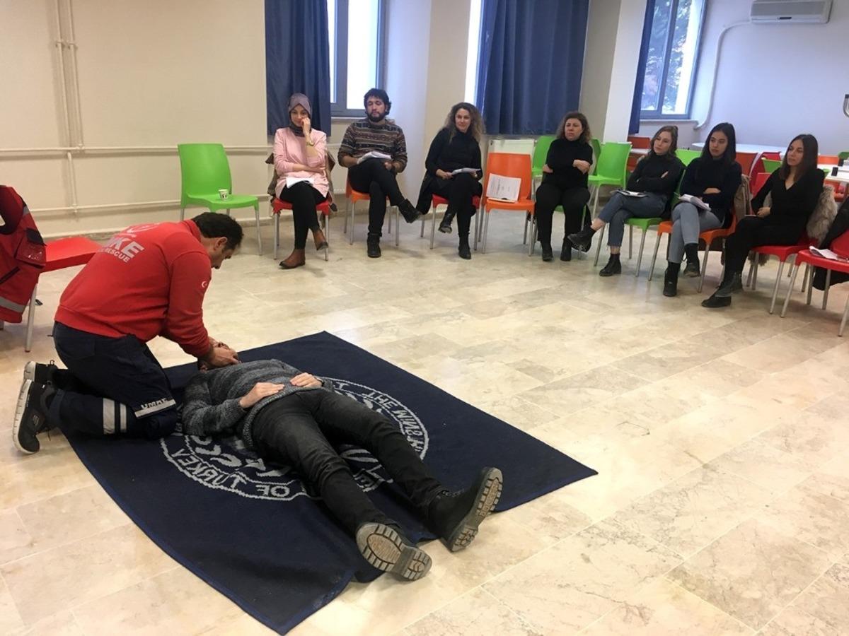 Pamukkale &Uuml;niversitesi personeline ilk yardım eğitimi