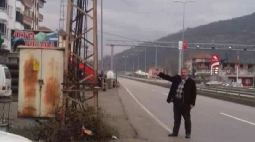 Yola yakın kurulan trafo kazaya davetiye &ccedil;ıkartıyor