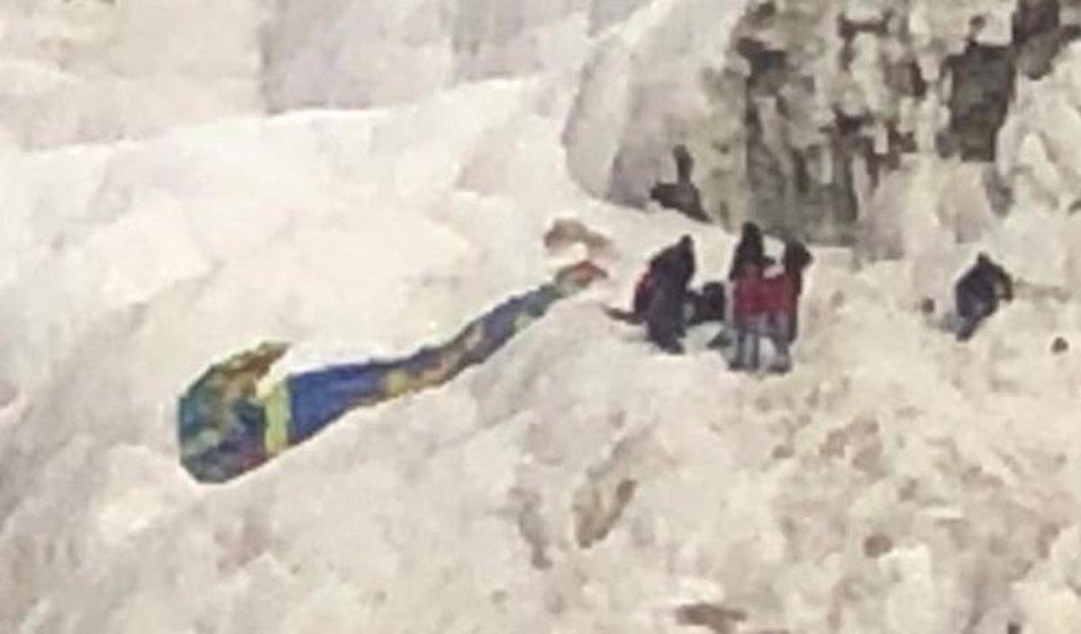 Denizli'de ama&ccedil; paraş&uuml;t&uuml; kazası! Travertenlere d&uuml;şt&uuml;