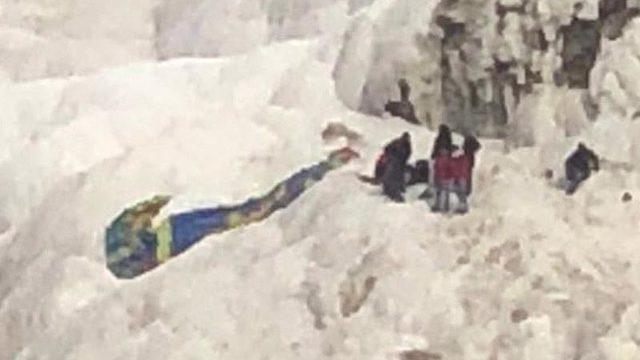 Denizli'de amaç paraşütü kazası! Travertenlere düştü