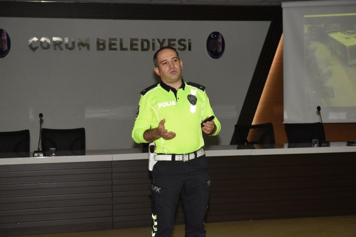 &Ccedil;orum Belediyesi&rsquo;nden toplu taşıma s&uuml;r&uuml;c&uuml;lerine eğitim