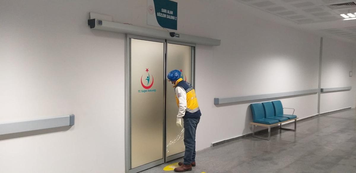 Aksaray'da koronavir&uuml;s paniği! 9'u &Ccedil;inli, 12 kişi hastaneye kaldırıldı