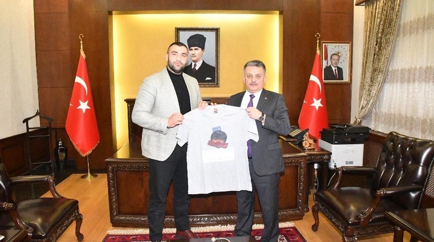 Vali Yazıcı, Avrupa şampiyonu Demirezen’i kabul etti