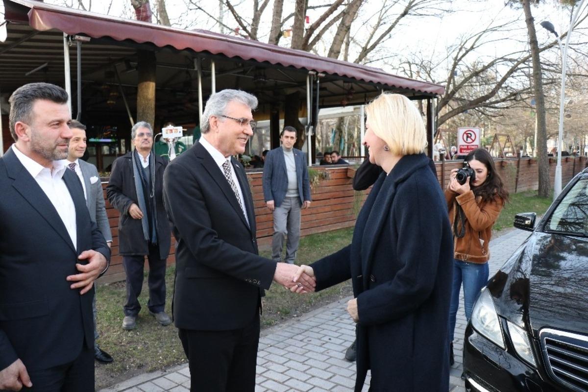 Gagauzya &Ouml;zerk Cumhurbaşkanı Vlah: "Yaşanan deprem sonrasında yaslıyız"