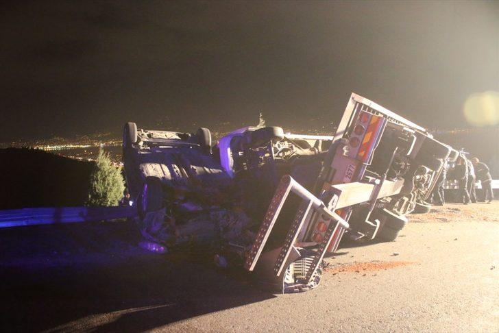 Kocaeli'de çekici devrildi: 2 ölü, 6 yaralı G2