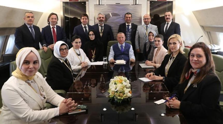 Cumhurbaşkanı Erdoğan u&ccedil;akta gazetecilerin sorularını yanıtladı