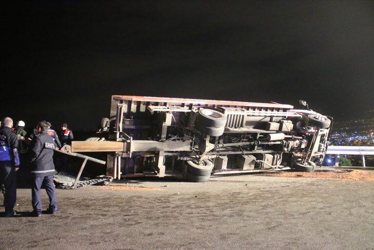 GÜNCELLEME - Kocaeli'de çekici devrildi: 2 ölü, 6 yaralı G1