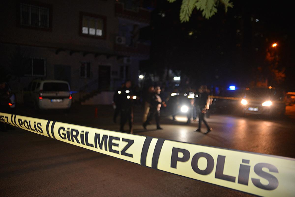 Tartıştığı yeğenlerini bacaklarından vurdu