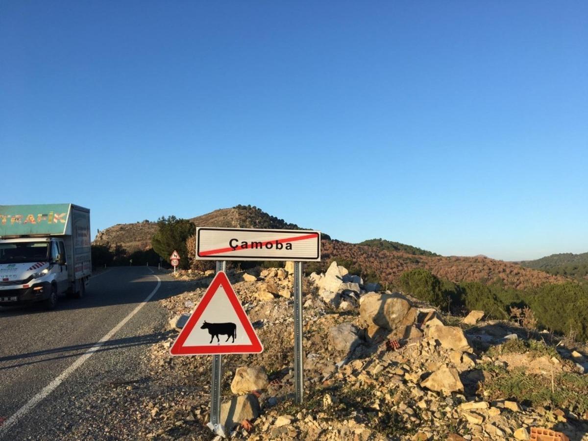 Ayvalık&rsquo;ta B&uuml;y&uuml;kşehir Belediyesi&rsquo;nden levhalama &ccedil;alışmaları