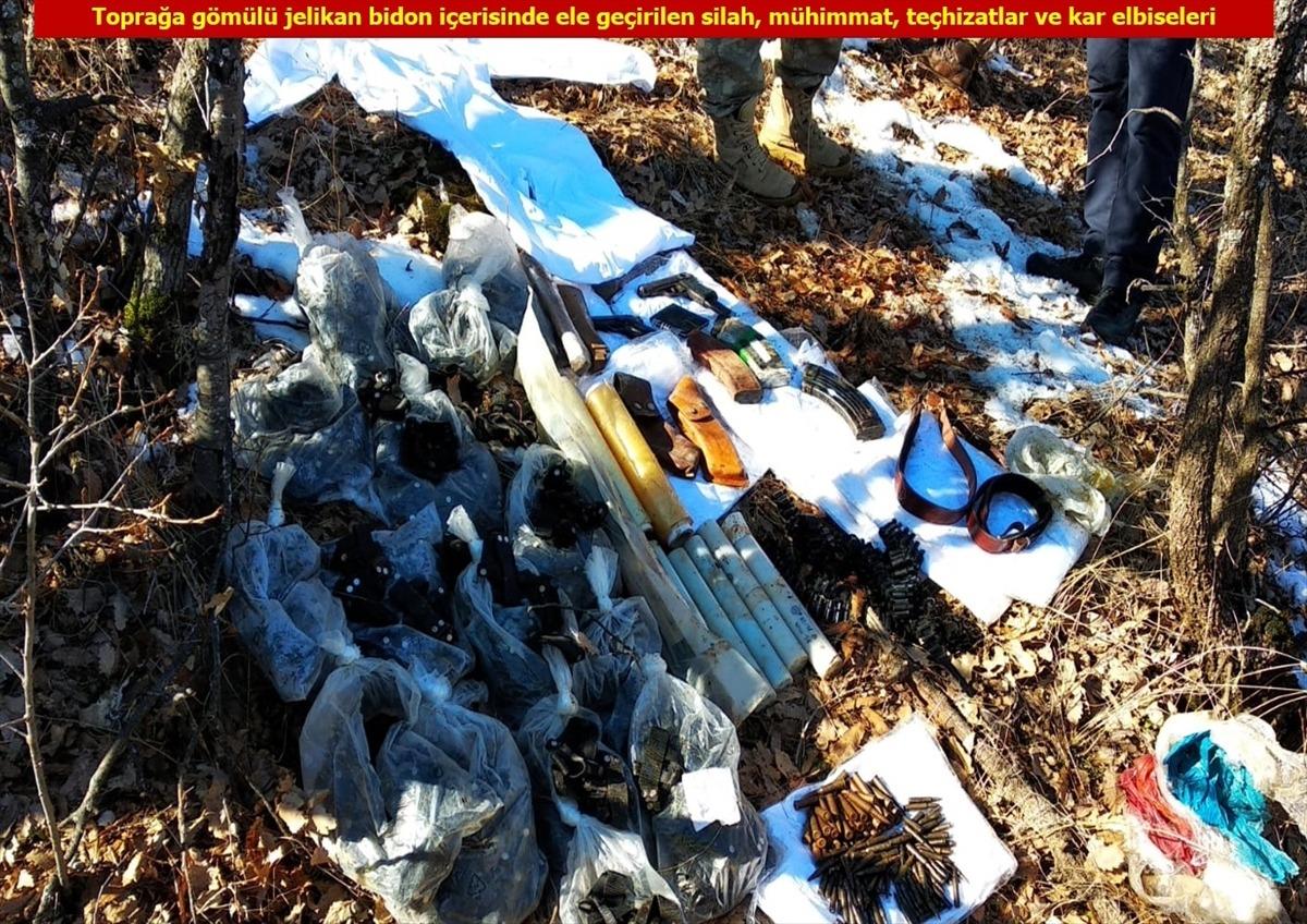 Diyarbakır'da ter&ouml;r operasyonunda patlayıcı, silah ve m&uuml;himmat ele ge&ccedil;irildi