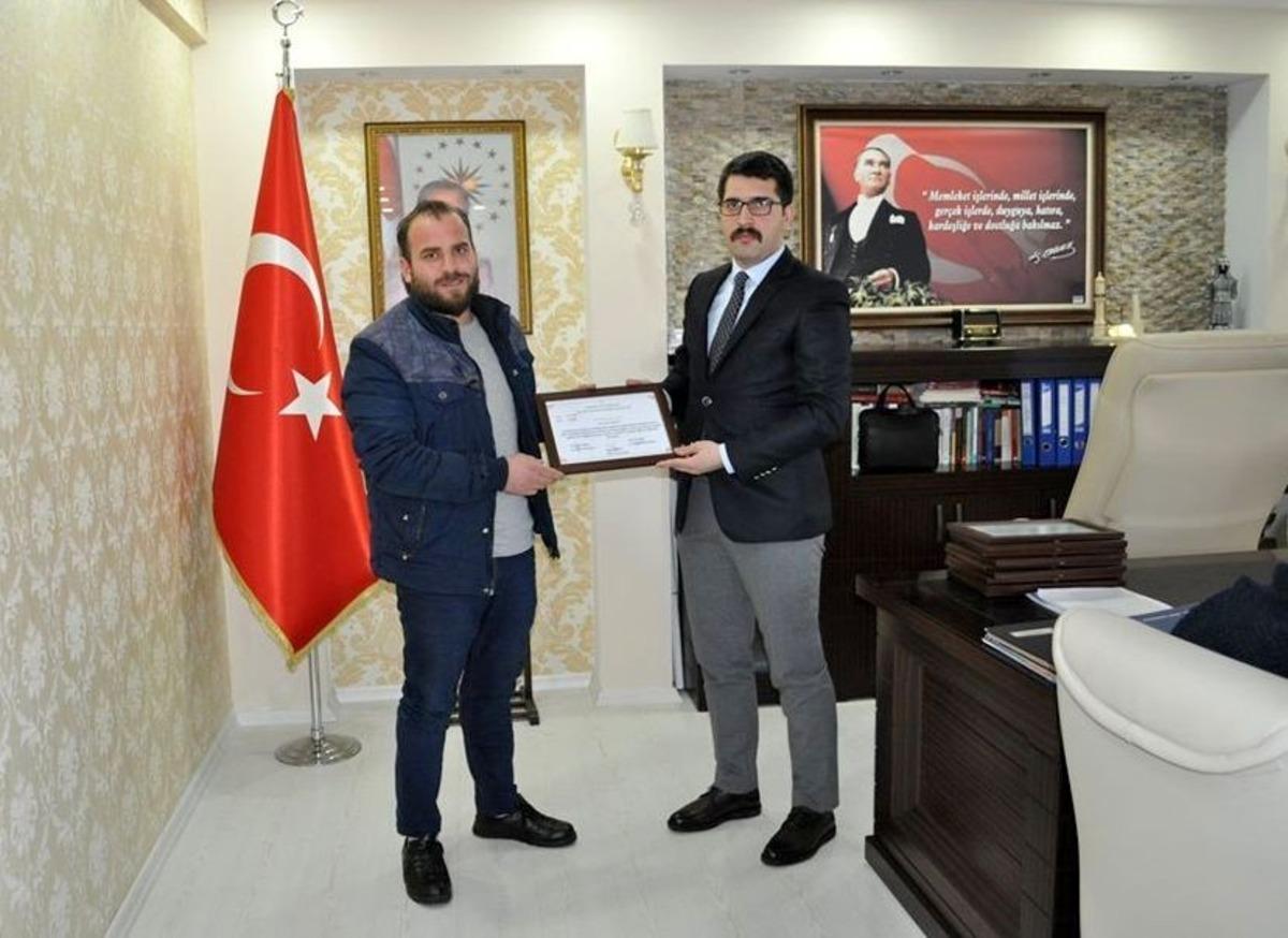 Kapalı alanlarda sigara yasağına uyan işletme sahiplerine teşekk&uuml;r belgesi