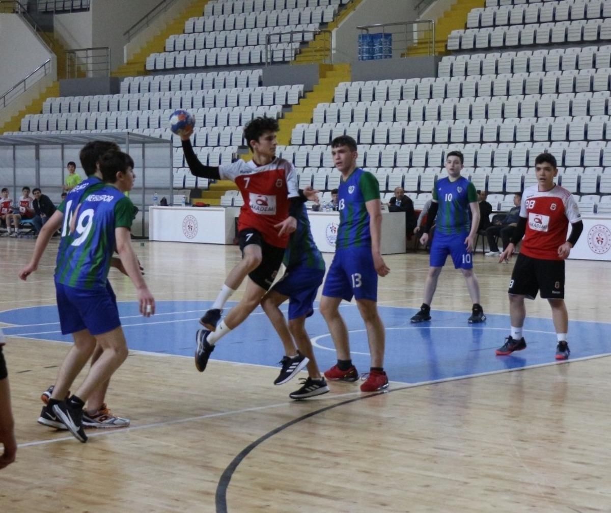 Hentbol heyecanı Manisa&rsquo;da başladı