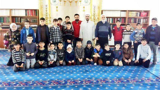 Haydi çocuklar camiye